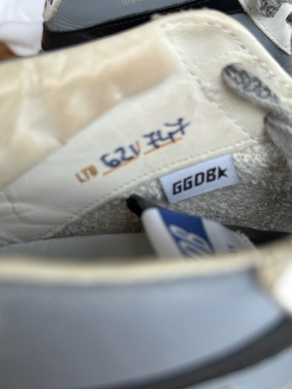 Golden Goose Gray, White, Black and Gray Midstar sneakers. Limited Edition. - Picture 5 of 6